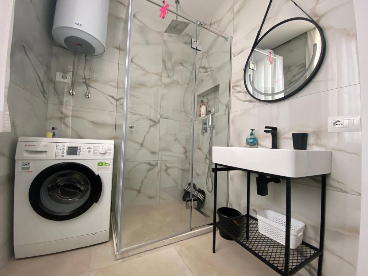 Newly Renovated Apartment ติรานา ภายนอก รูปภาพ